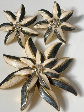 Vintage 1980’s Gold-tone & two-toned Brooch & Pierced earring set.